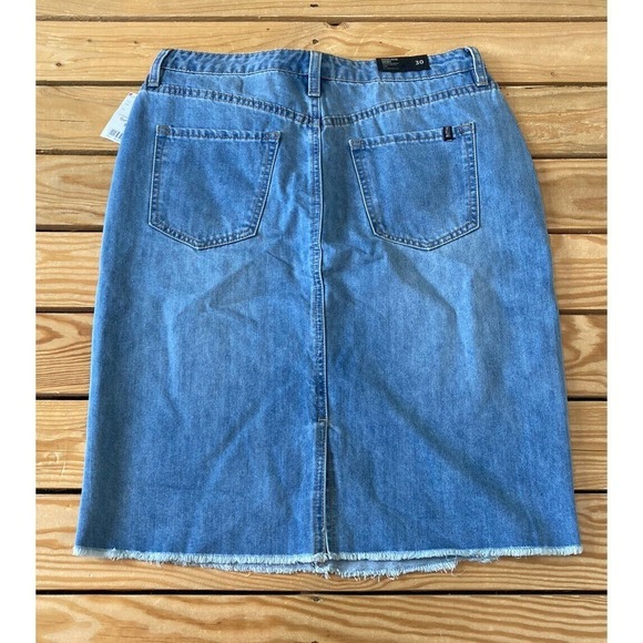 NWT Buffalo David Bitton Denim Skirt Size 30 High Rise Back Slit Raw Hem $79 - Picture 2 of 10